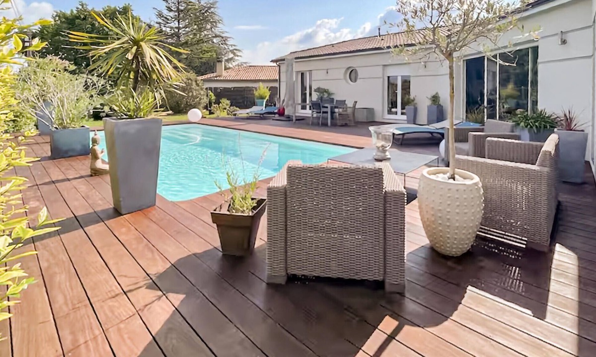 Tarnes House | Beautiful home in Tarnès with sauna
