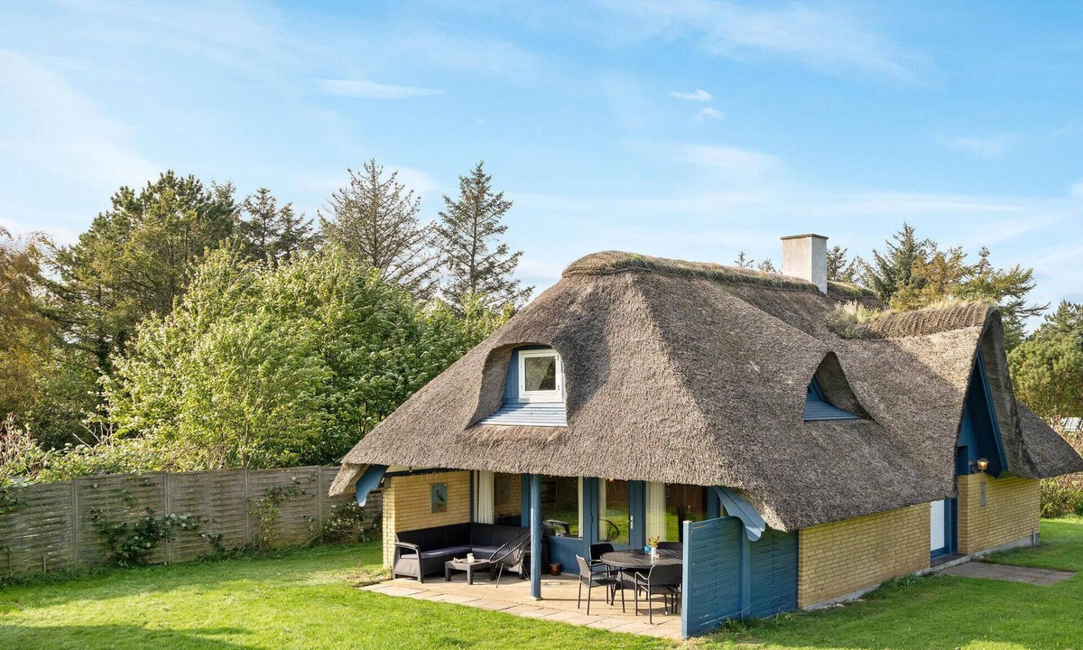 Thyholm House | Beautiful home in Thyholm with WiFi