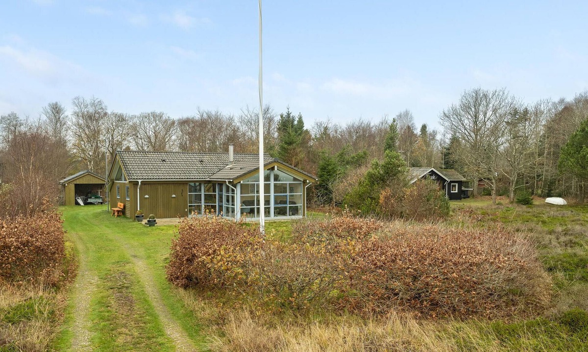 Thyholm House | Beautiful home in Thyholm with WiFi
