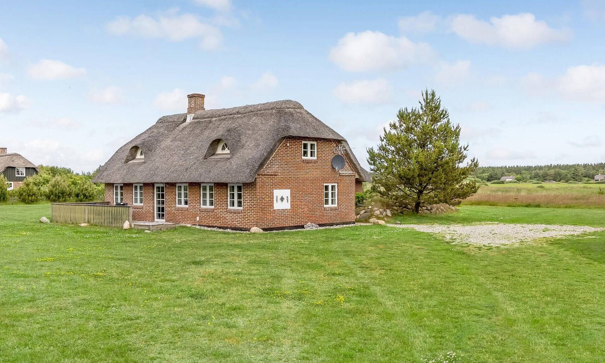Øhuse House | Beautiful home in Ulfborg with kitchen