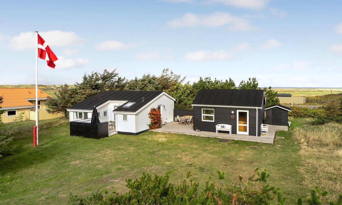 Fjand Badeby House | Beautiful home in Ulfborg with WiFi