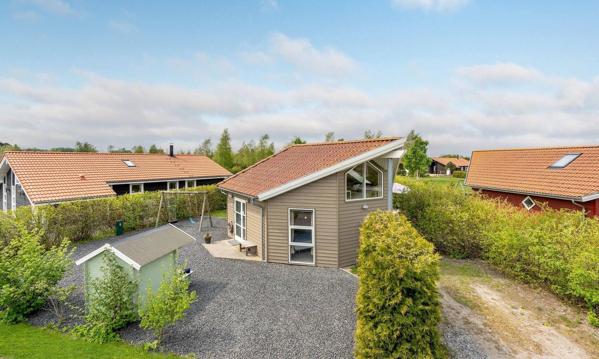 Marielyst House | Beautiful home in Væggerløse with WiFi