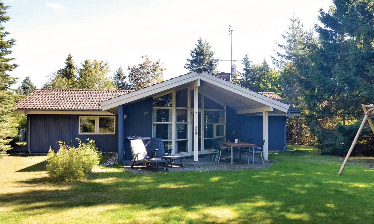 Bøtø By House | Beautiful home in Væggerløse with sauna