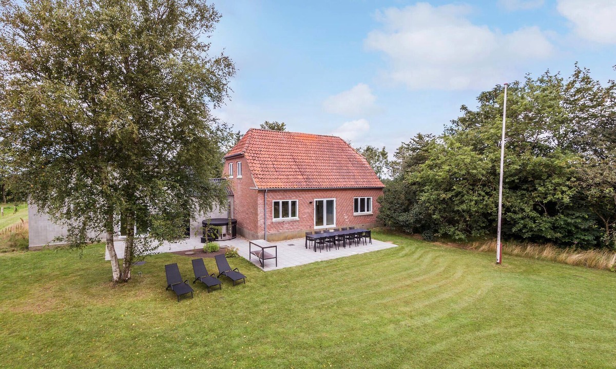 Varde House | Beautiful home in Varde with kitchen