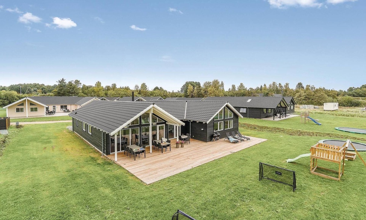 Vejby House | Beautiful home in Vejby with sauna