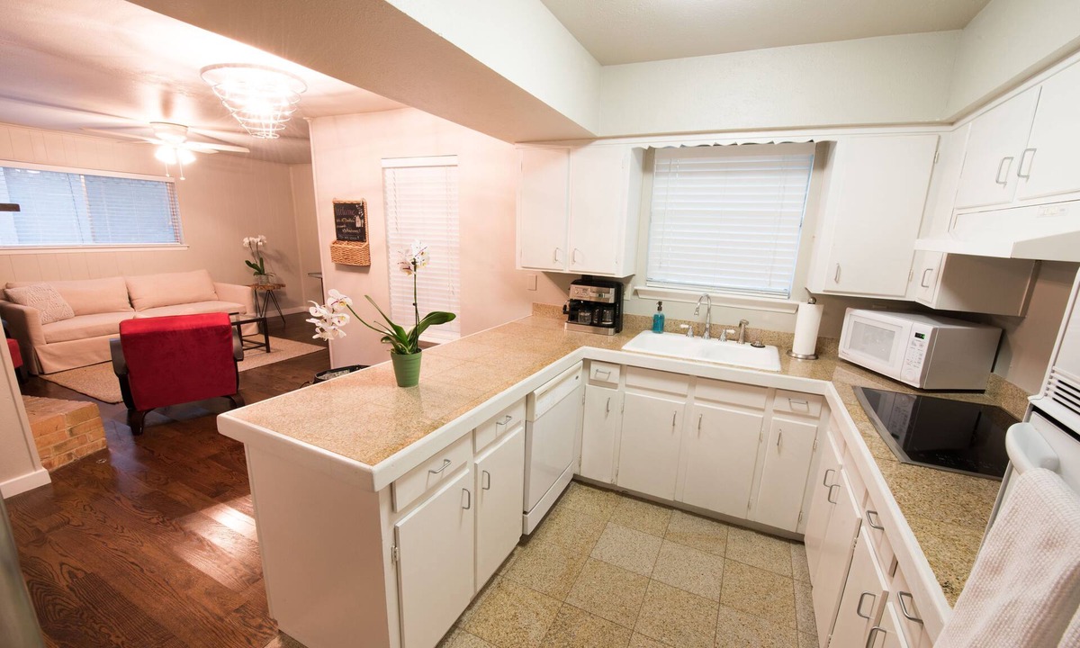 Northeast Dallas House | Beautiful home Located 30 miles from AT&T stadium, safe and quite neighborhood