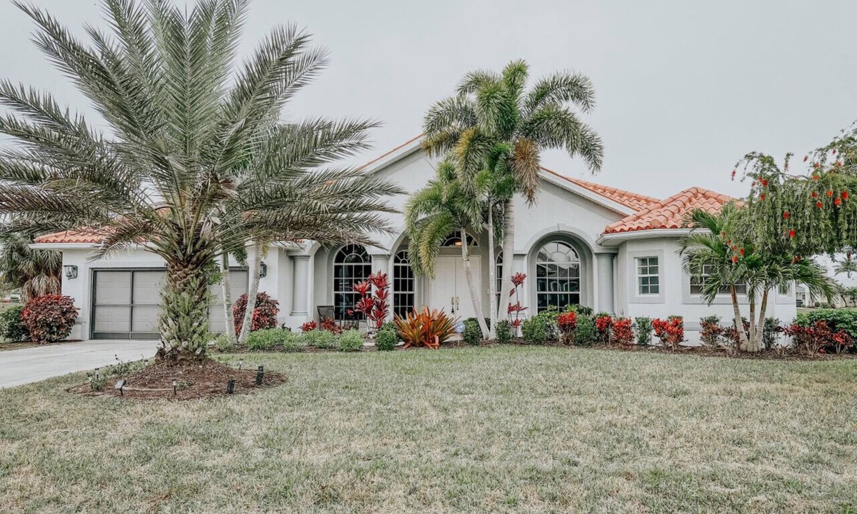 White Marsh House | Beautiful home near Englewood Beach