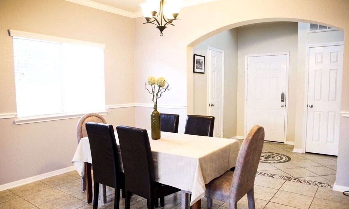 Central Southwest House | Beautiful Home Near NRG, Downtown and Medical Center