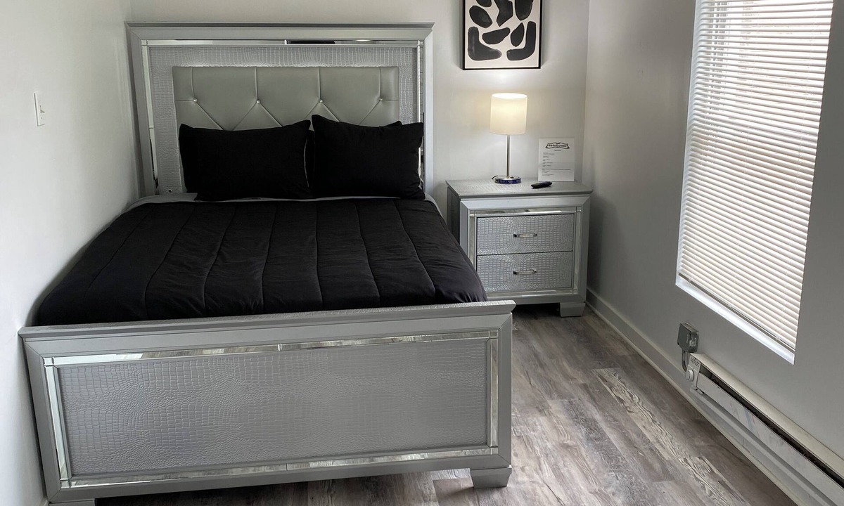 Chatham House | Beautiful home near WhiteSox Stadium and Downtown Chicago.