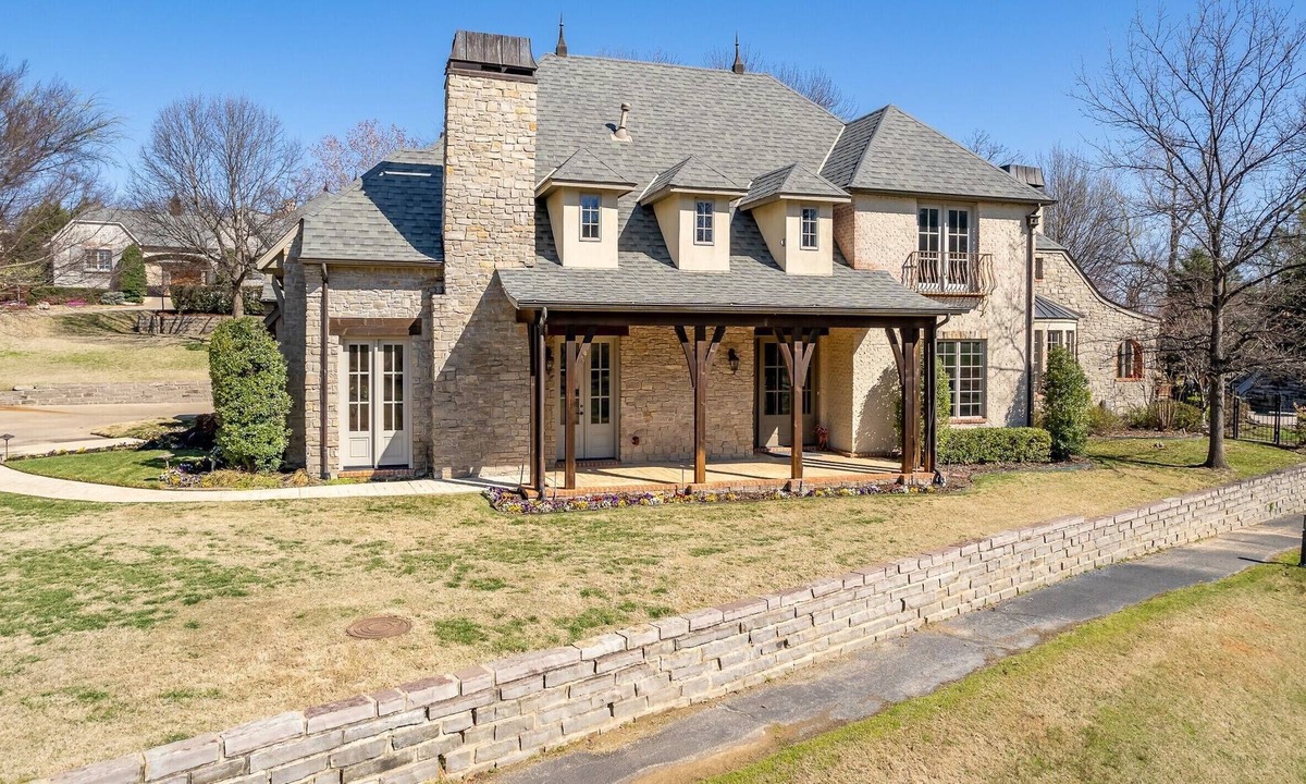 Jenks House | Beautiful home on Acre Lot in Jenks.