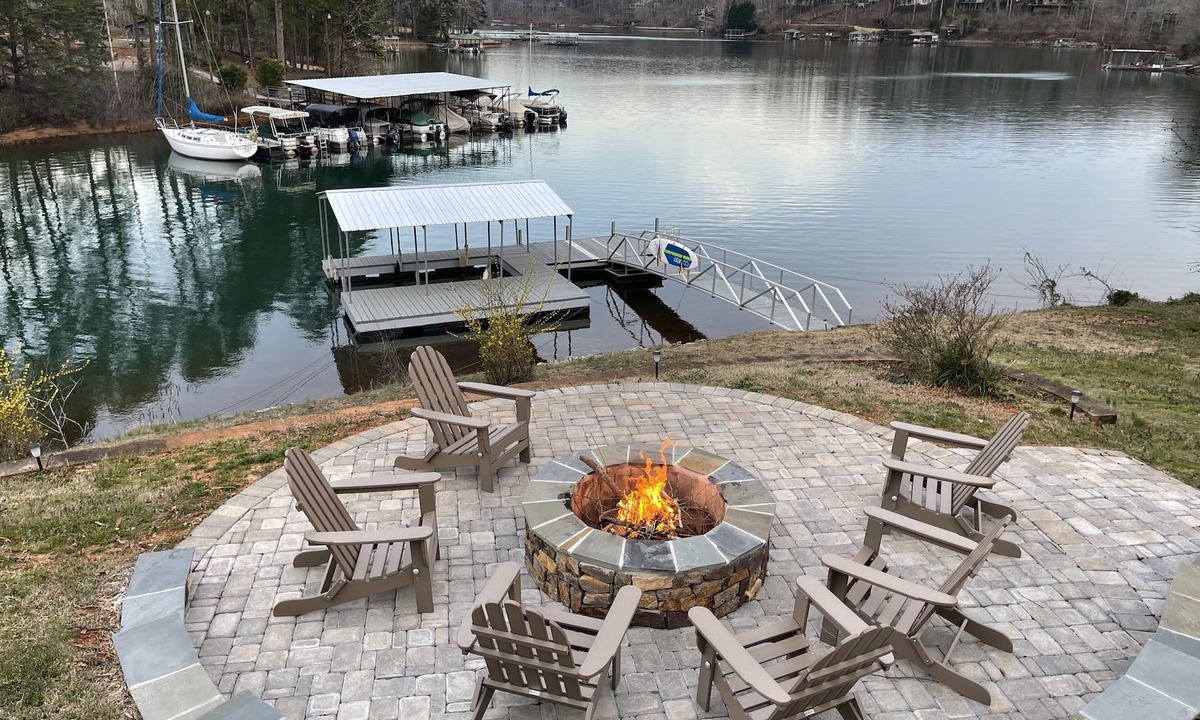 Indian Oaks House | Beautiful Home on Lake Keowee- Deep Water Dock- 4bd/4ba -Close to Clemson