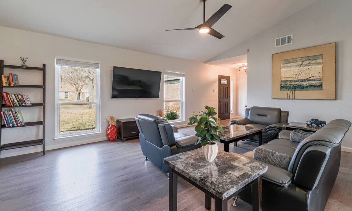 Flower Mound House | Beautiful home with backyard