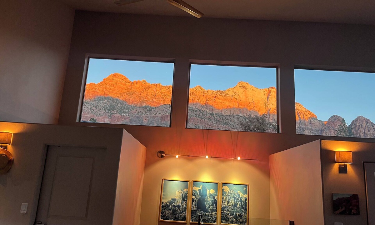 Zion National Park South Entrance House | Beautiful Home with private Infinity Edge Pool 2 miles to ZNP main entrance
