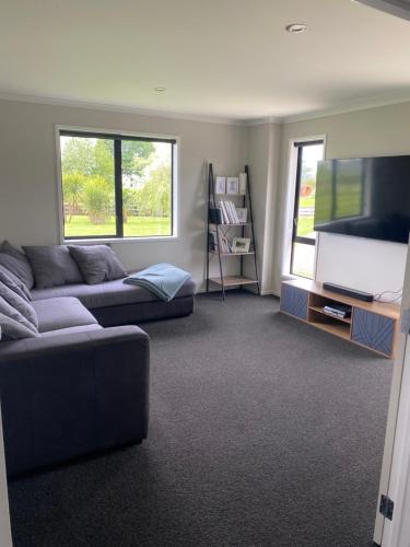 Kihikihi House | Beautiful Home with Rural Views