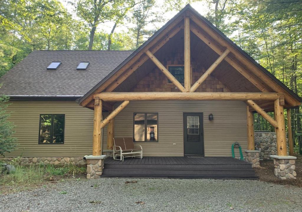 Lewiston House | Beautiful Home with Tee Lake Access