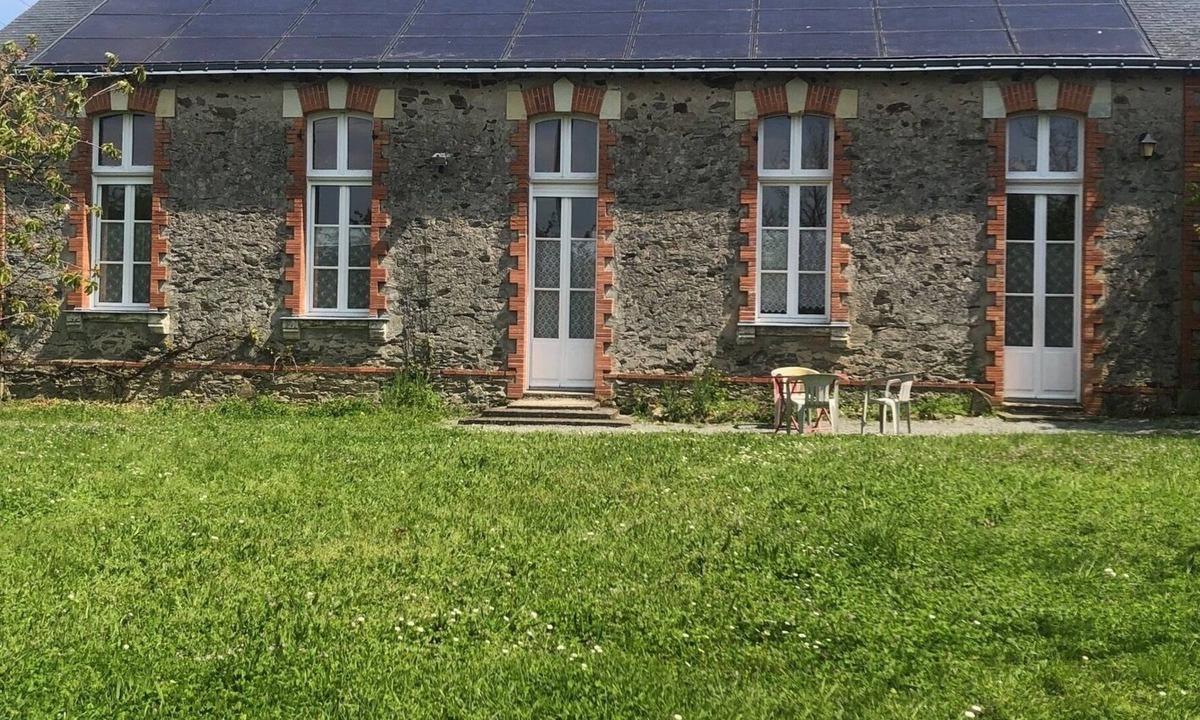 Chanzeaux House | Beautiful house in an ancient school;