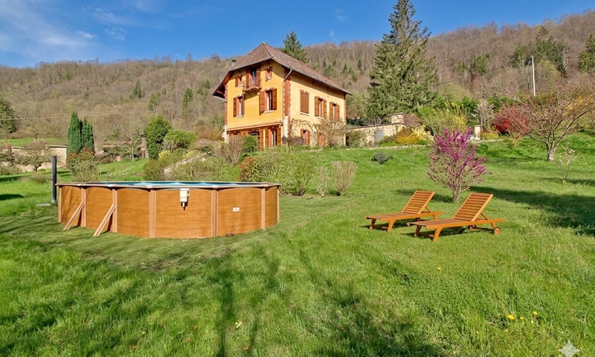 Saint-Bueil Villa | Beautiful house 240 m2 with swimming pool - 6 Bedrooms - Park 5500m2