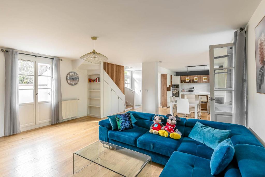 Magny-le-Hongre Apartment | Beautiful house 5 Bedroomed Ormoie Near Disneyland Paris