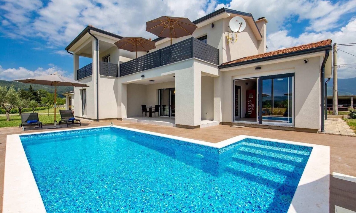 Sarsoni House | Beautiful house for 8 with spacious swimming pool