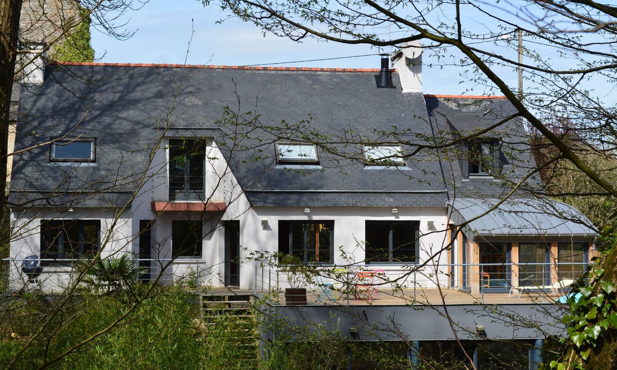 Lehon House | BEAUTIFUL HOUSE IN DINAN WITH LARGE TERRACE AND SPACIOUS ROOMS