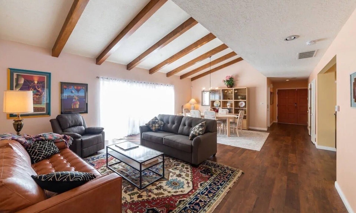 Bear Canyon House | Beautiful House of Kachinas near Starbucks and Whole Foods