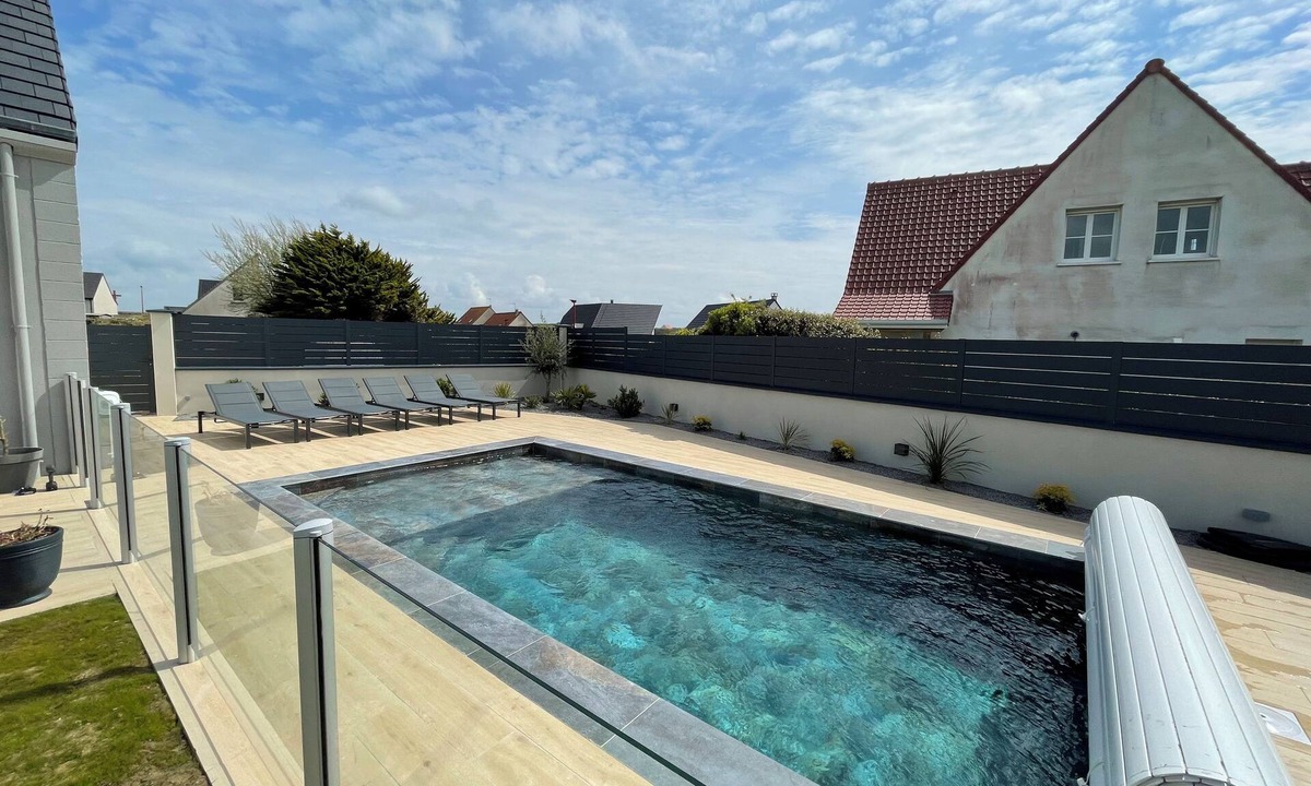 Equihen-Plage House | Beautiful house with garden, pool and sea view