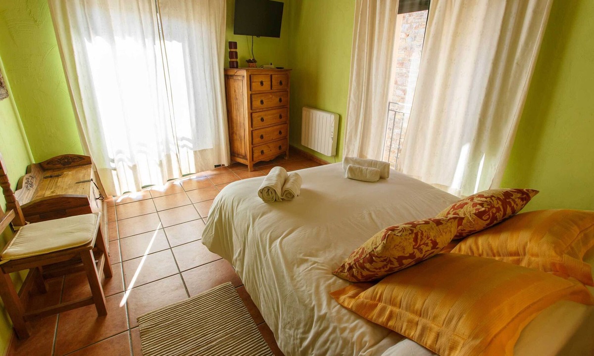 Braojos House | Beautiful house with fireplace in Braojos