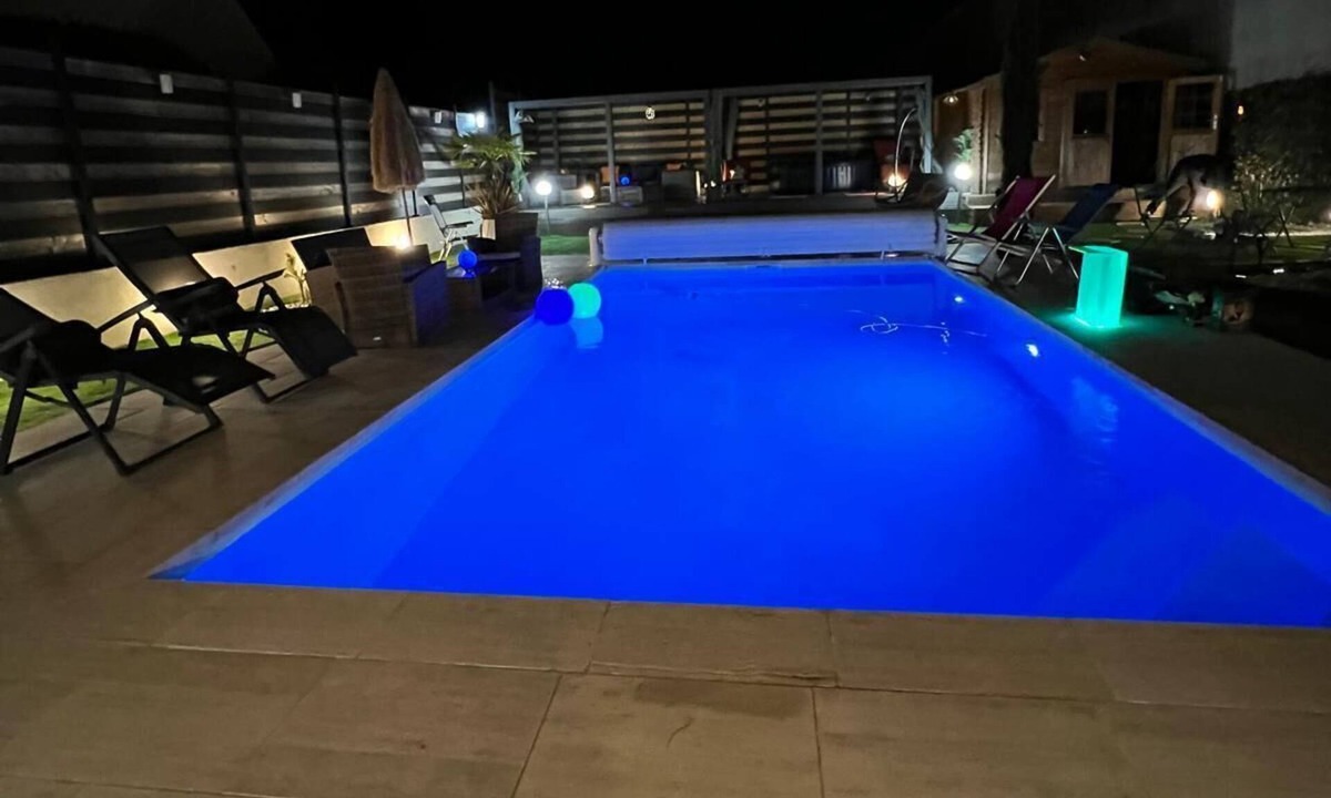 Saran House | Beautiful house with heated pool and jacuzzi 10 minutes from downtown