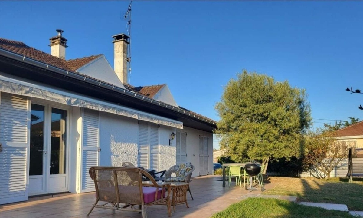 Meyzieu House | Beautiful house with pool