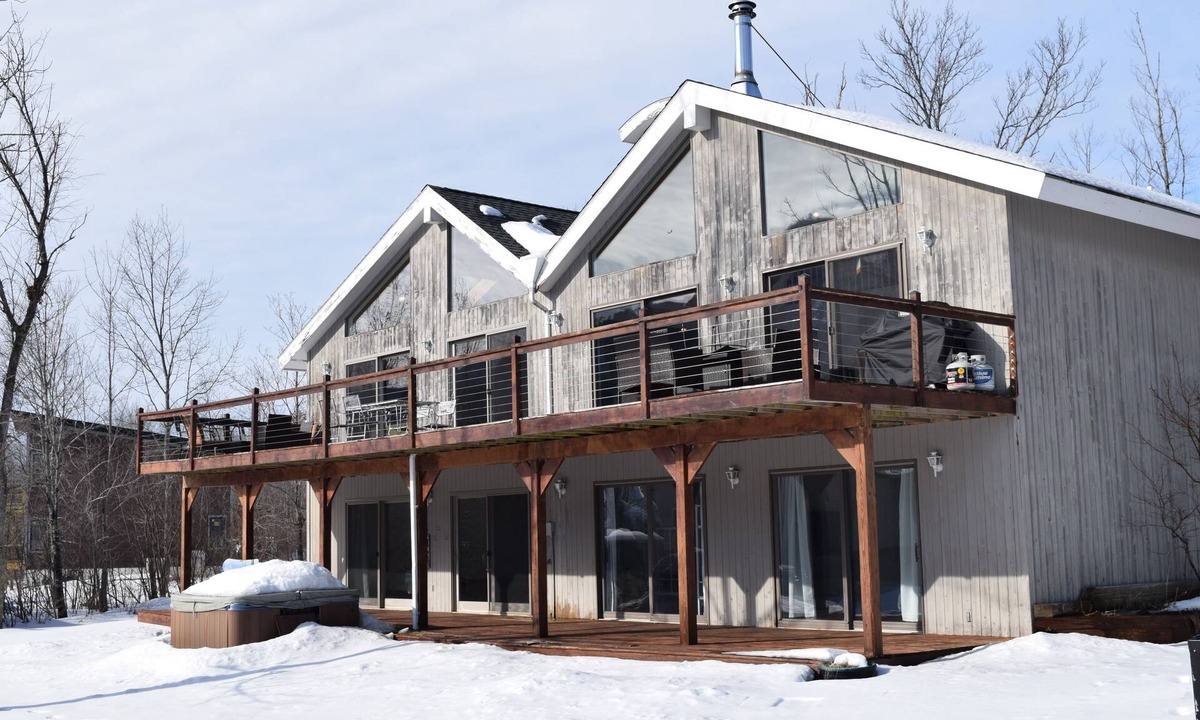 Hunter House | Beautiful Hunter Mountain Four Season House-Hot Tub, Bar Room, Gym, Views