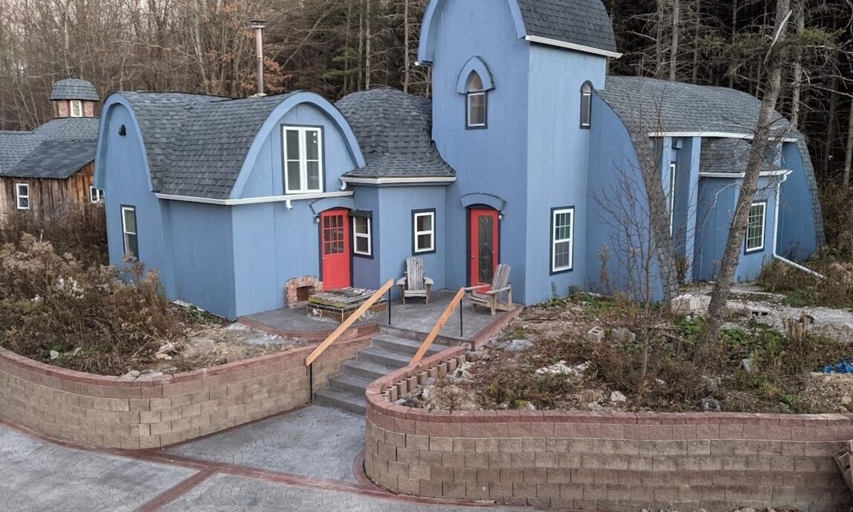 Alfred Station House | Beautiful innovative masonry with arches and domes. Pet-Friendly!