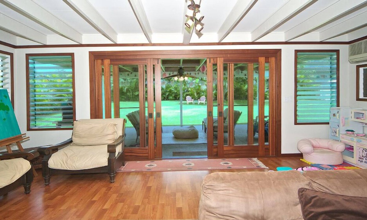 Waimanalo Beach House | Beautiful Island Beach Home, Steps To Beach.