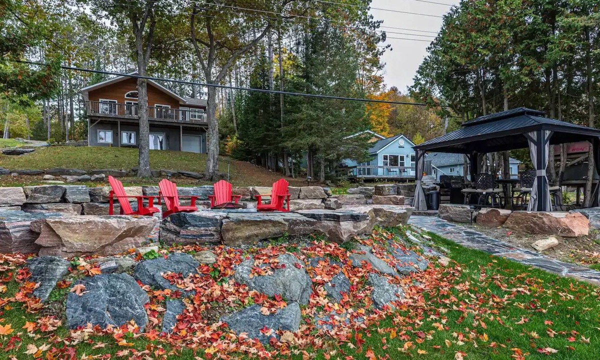 Algonquin Highlands Cottage | Beautiful Lakefront - Perfect for 1-2 families