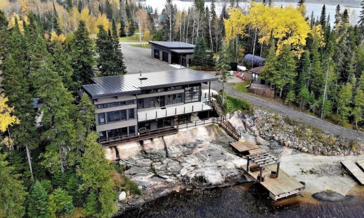 Hearst House | Beautiful lake house perfect for snowmobile trip or relaxing gateway