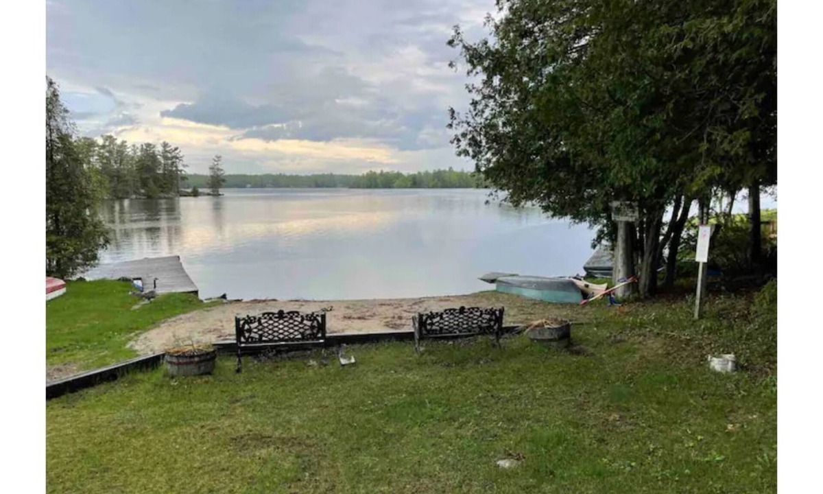 Frontenac House | Beautiful Lake Front Cottage