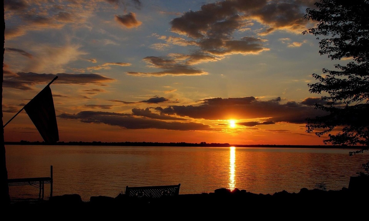 Alburg Cottage | Beautiful Lake Front Cottage on Lake Champlain