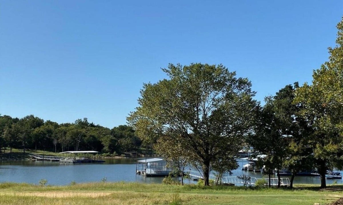 Longtown House | Beautiful Lake Front home w/sunroom and outdoor patio,