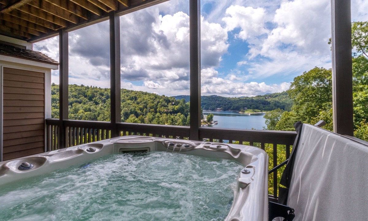 Cullowhee Villa | Beautiful Lake Glenville Mountain Getaway