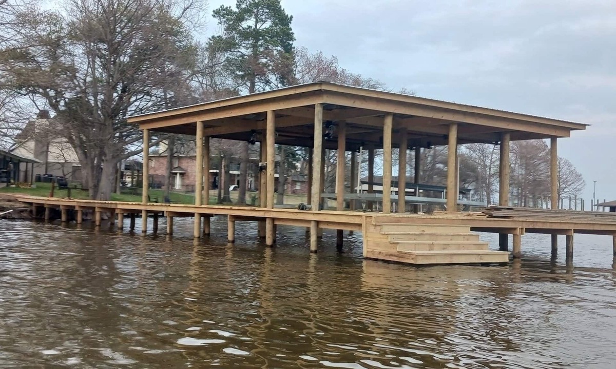 Shreveport House | Beautiful lake house with game room. Dog friendly