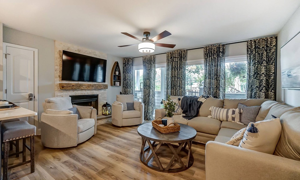 Mount Mourne Condo | Beautiful Lake Norman waterfront location! Comfy and stylish beds & furnishings