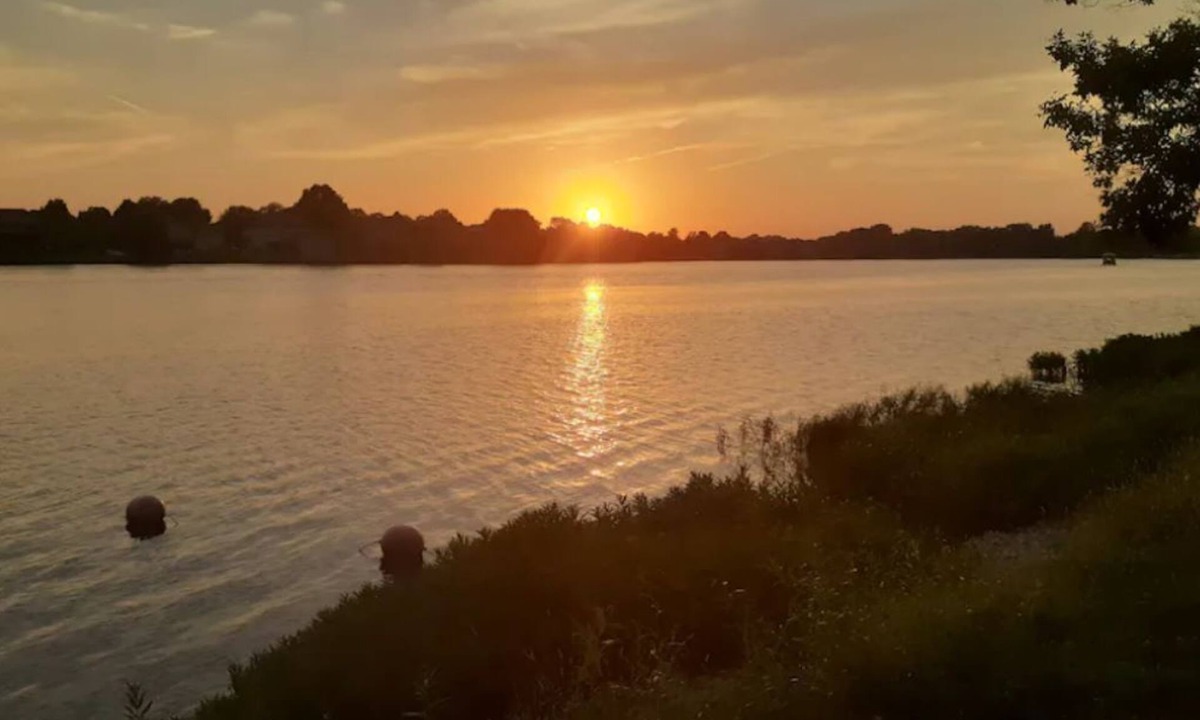 Lee's Summit House | Beautiful Lake View! Spacious3/2 Monthly Special!