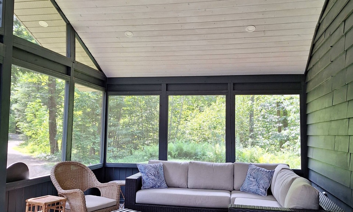 Sebright Cottage | Beautiful lakefront cottage retreat