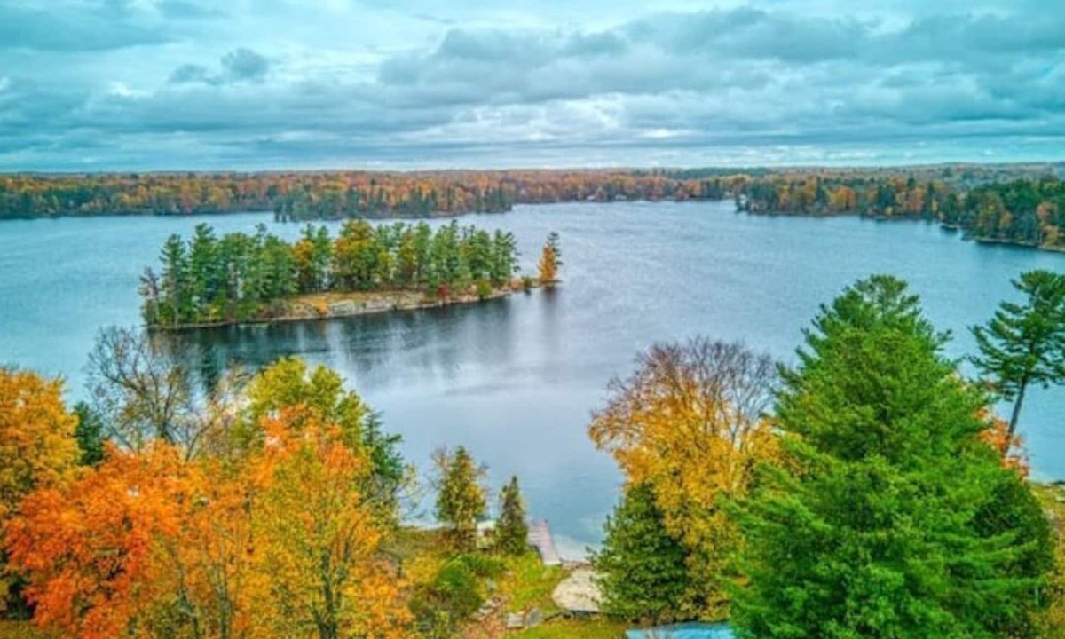 Frontenac House | Beautiful Lakefront House