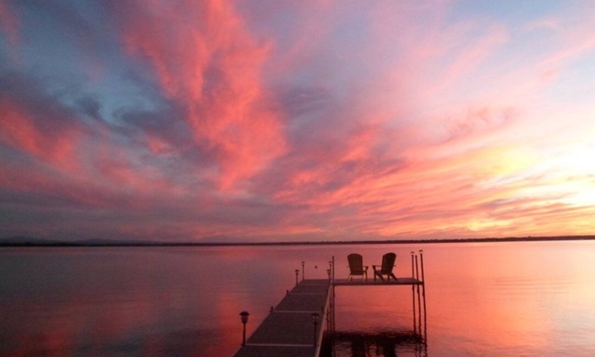 Alburg Cottage | Beautiful Lakefront Cottage