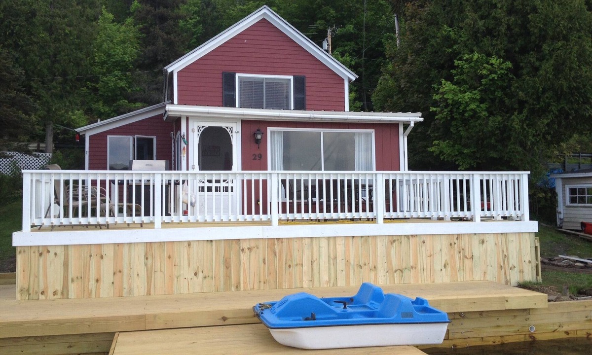 Cuba Cottage | Beautiful Lakefront Cottage