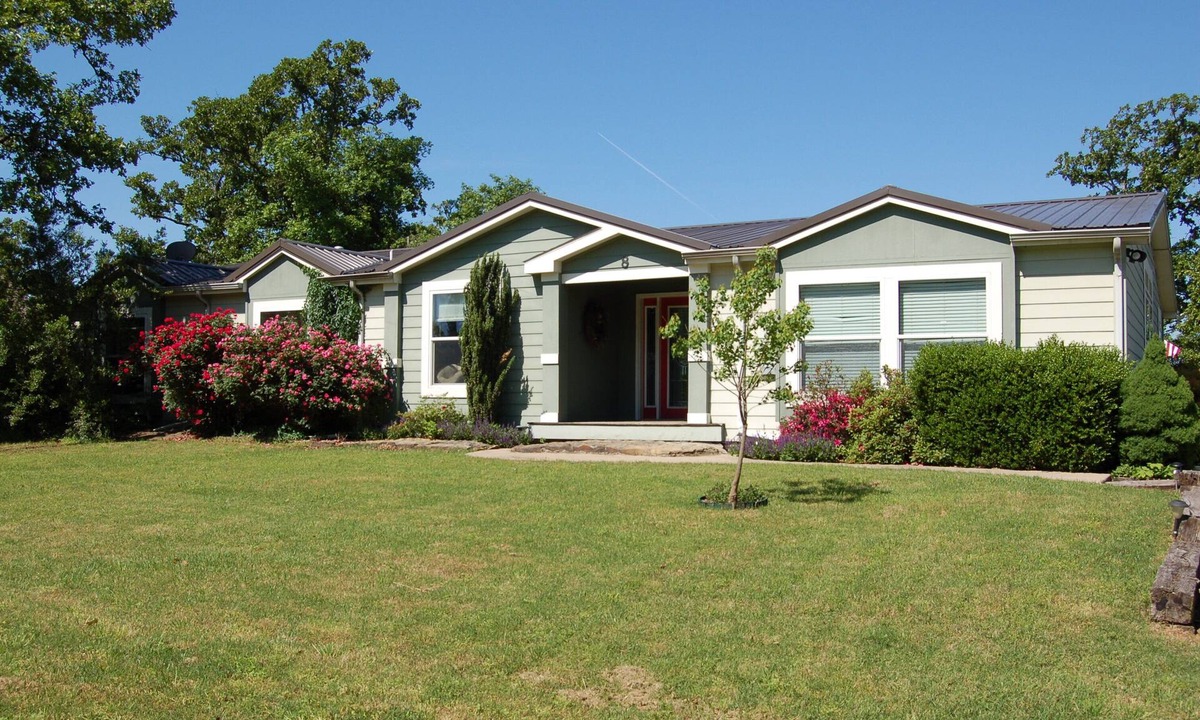 Blocker House | Beautiful Lakefront Home At Sunset Shores