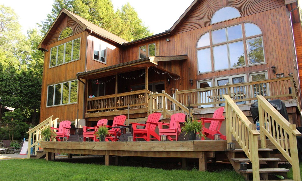 Alder Creek House | Beautiful lakefront home perfect for multifamily vacation