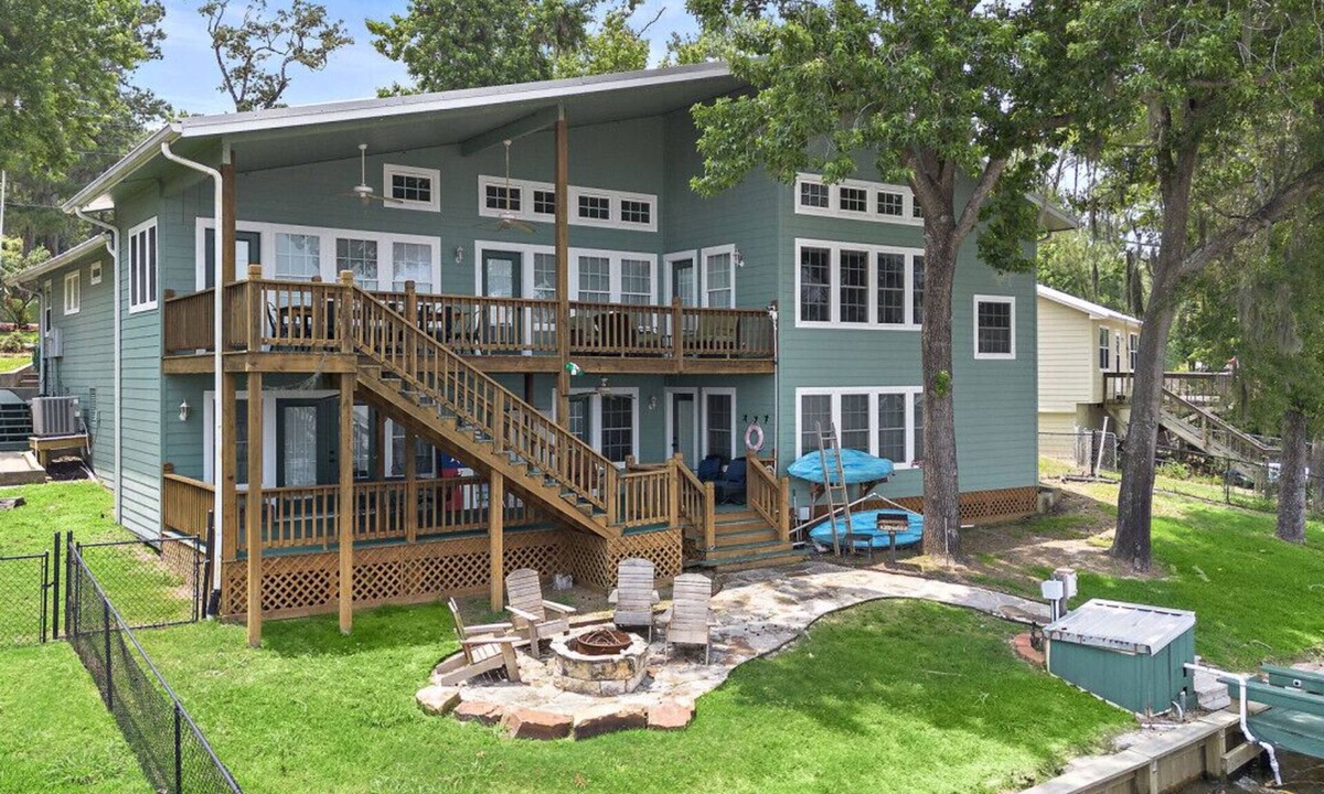 Onalaska House | Beautiful Lakefront Retreat with Boat Slip