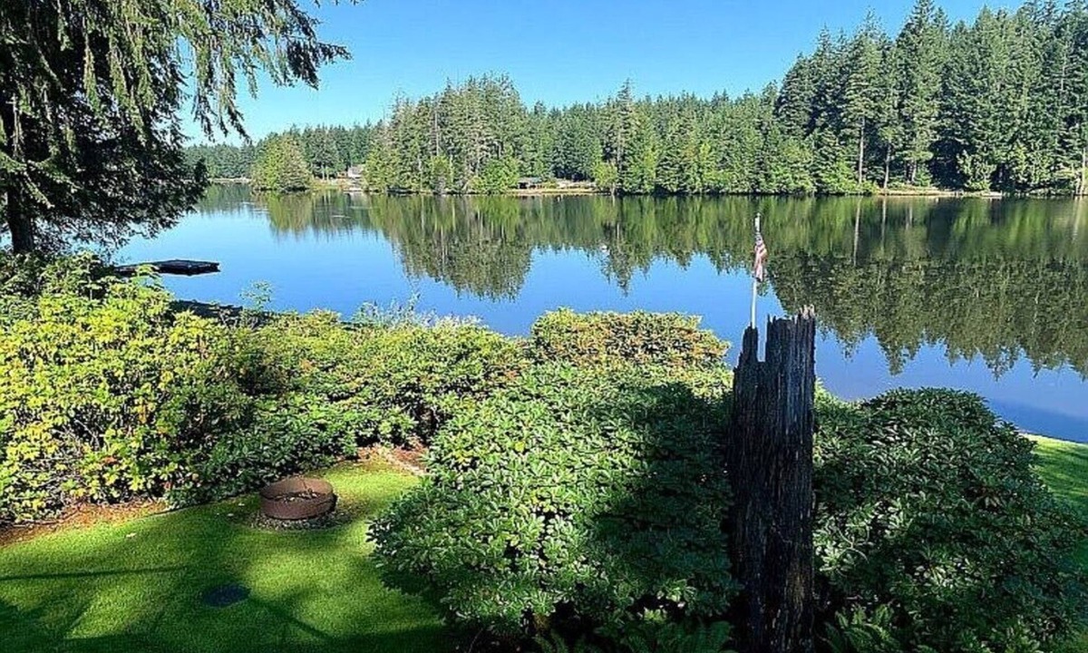 Shelton House | Beautiful Lakefront | Sunset Views + AC+ Kayaks + Bicycles & More!