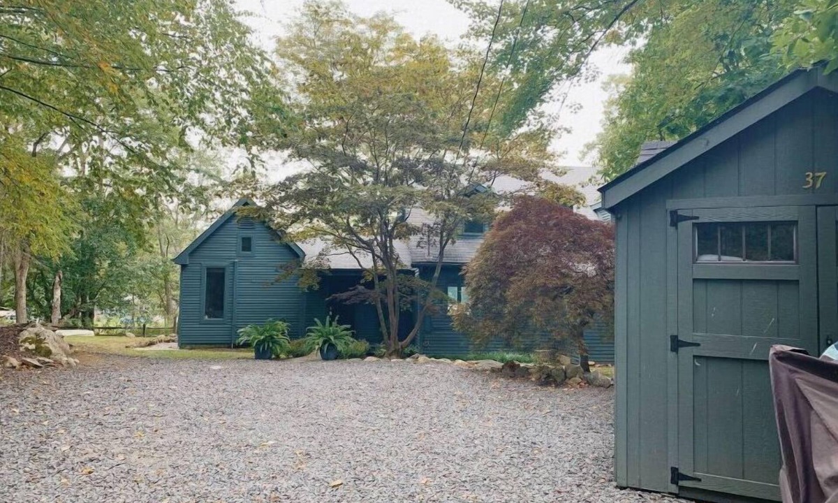 Putnam Valley House | Beautiful Lakehouse